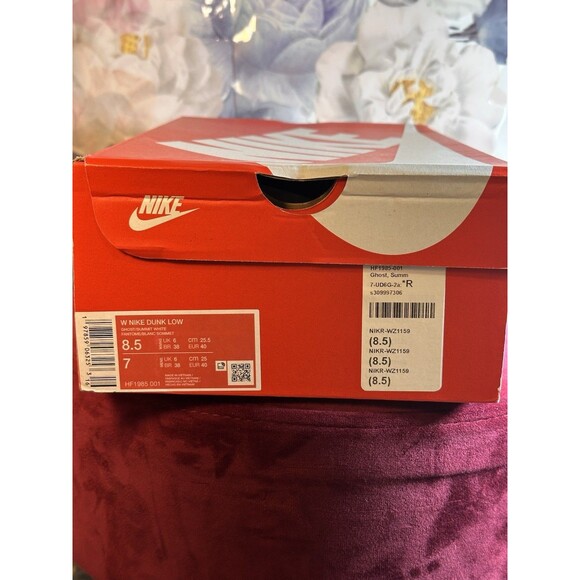 Nike Dunk Low Sneaker in Ghost, Summit White, & Platinum Tint purple shoes - Picture 7 of 9